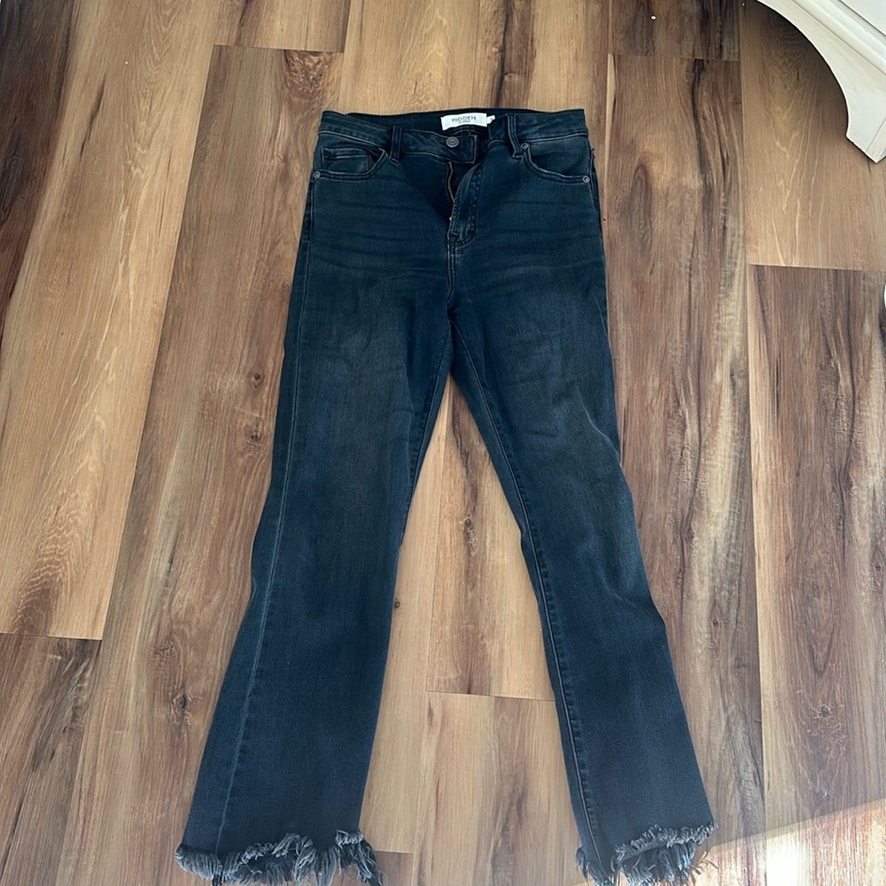 Hidden black jeans